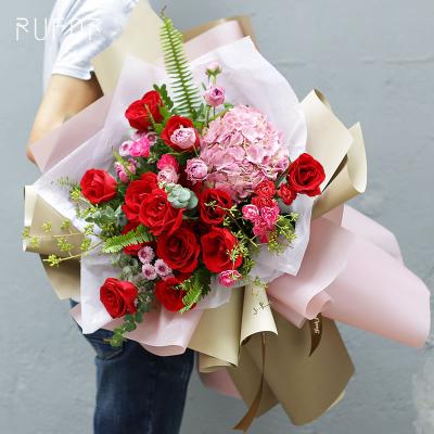 繁花似锦 19枝红玫瑰+绣球